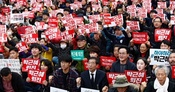 Sąd w Seulu wydał nakaz aresztowania dwóch byłych współpracowników prezydent Park Geun Hie. Ma to związek ze skandalem korupcyjnym i politycznym, który niedawno wstrząsnął całą Koreą Południową.