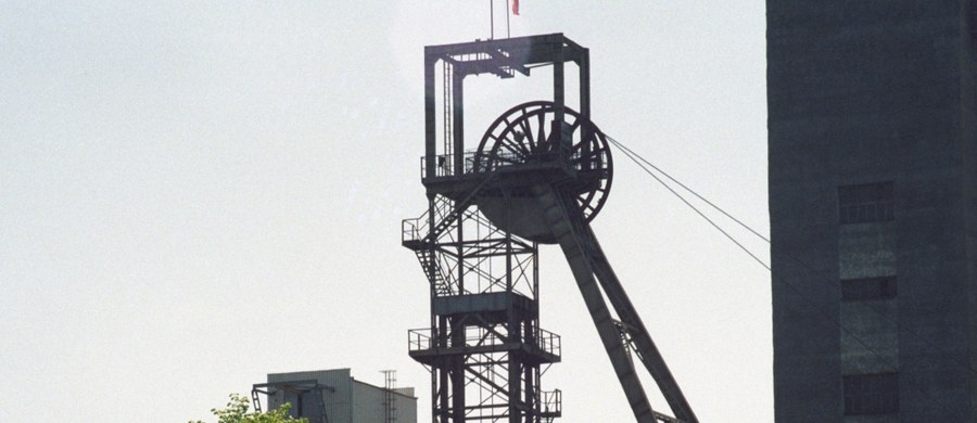 Trwa akcja przeciwpożarowa w kopalni Sobieski w Jaworznie. Z zagrożonego rejonu wycofano 25 osób. 