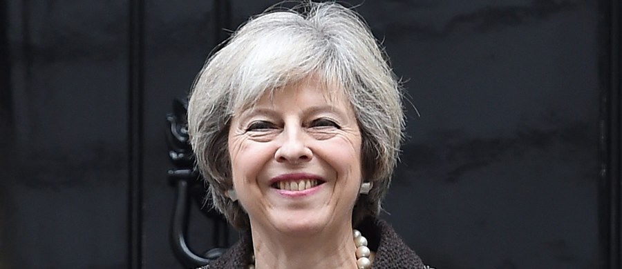 Brytyjska premier Theresa May zapewniła w niedzielę na łamach "Sunday Telegraph", że Brexit zostanie przeprowadzony "w pełni", bez względu na orzeczenie Wysokiego Trybunału dotyczące uzyskania przez rząd zgody parlamentu na uruchomienie procedury wyjścia z UE.