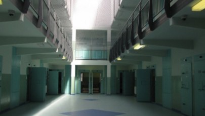 Bunt w więzieniu. Osadzeni opanowali korytarze