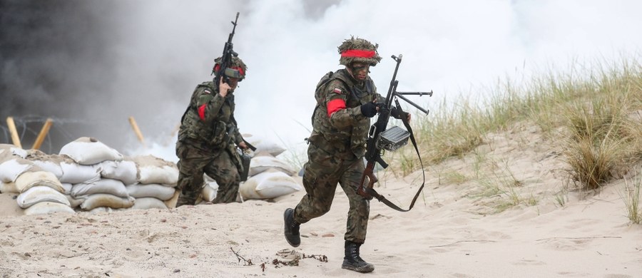 Kilkaset tysięcy żołnierzy NATO będzie przygotowanych do szybkiej reakcji w razie agresji ze strony Rosji - poinformował brytyjski dziennik "The Times", powołując się na słowa sekretarza generalnego Sojuszu Jensa Stoltenberga. Zdaniem gazety, krok ten jest efektem narastających napięć pomiędzy NATO i Moskwą.