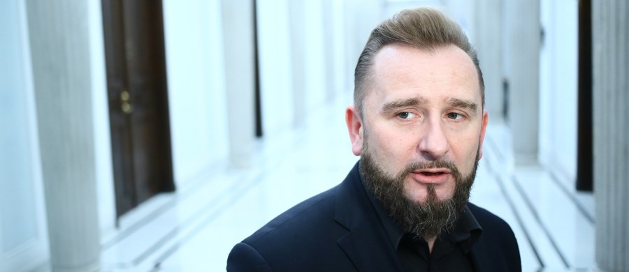 Prowadzone jest postępowanie wyjaśniające ws. wizyty policjantów w biurze poselskim posła Kukiz'15 Piotra Liroya-Marca - poinformował szef resortu spraw wewnętrznych i administracji Mariusz Błaszczak. Zapewnił, że nie było polecenia z Warszawy i była to inicjatywa samych policjantów.