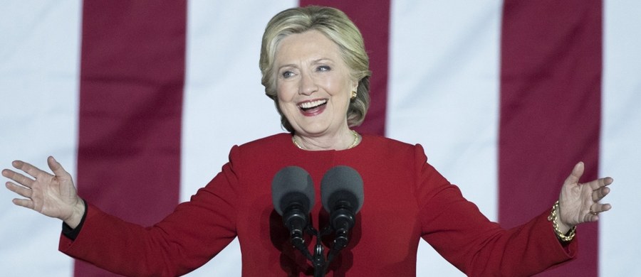 Pokaz fajerwerków, który zaplanowano w Nowym Jorku w przypadku zwycięstwa Hillary Clinton we wtorkowych wyborach prezydenckich, został odwołany - poinformowała stacja telewizyjna NBC, powołując się na źródło we władzach miasta. Właśnie w Nowym Jorku zarówno Clinton, jak i Donald Trump spędzą wieczór wyborczy.