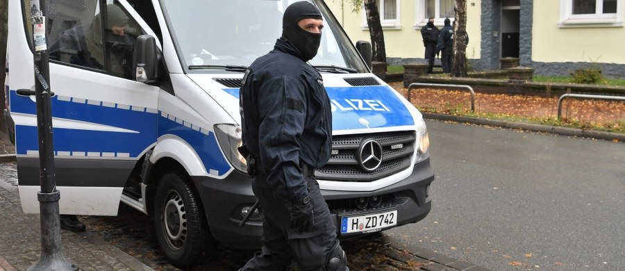 Pięciu mężczyzn podejrzanych o rekrutowanie młodych muzułmanów do walki w szeregach Państwa Islamskiego zatrzymano w Niemczech – informuje we wtorek w wydaniu internetowym gazeta „Sueddeutsche Zeitung”.