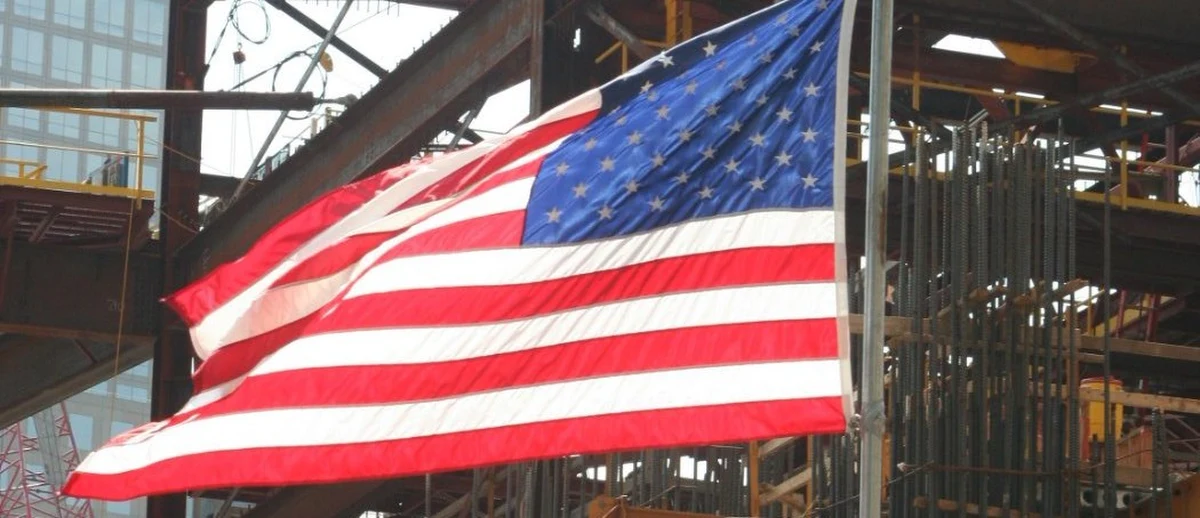 Wstępne wyniki wyborów do amerykańskiego Kongresu wskazują, że Republikanie utrzymali, zgodnie z oczekiwaniami, większość w Izbie Reprezentantów, a także - wbrew przewidywaniom - w Senacie. Sukcesy Partii Republikańskiej (GOP) w wyborach do Kongresu współgrają z wynikami wyborów prezydenckich w poszczególnych stanach. Jej kandydat Donald Trump dość niespodziewanie zwyciężył w wyborach na Florydzie i w Karolinie Północnej, stanach "wahających się", i zgodnie z przewidywaniami wygrał w Ohio.