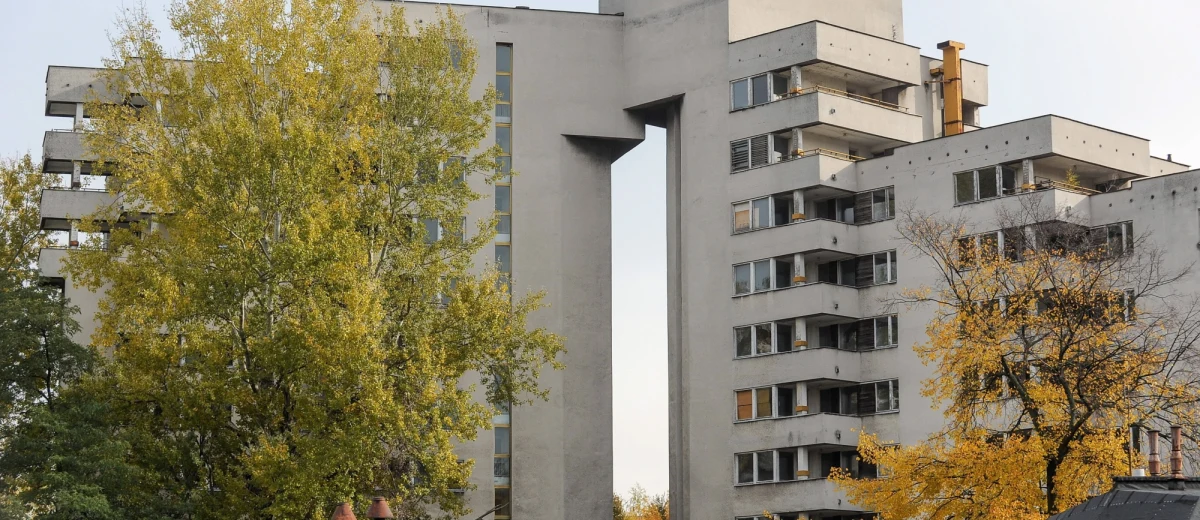 Federacja Rosyjska ma zapłacić Skarbowi Państwa ponad 7,8 mln zł za bezumowne korzystanie z nieruchomości przy ul. Sobieskiego 100 w Warszawie - orzekł w środę Sąd Okręgowy w Warszawie. Wyrok jest nieprawomocny.