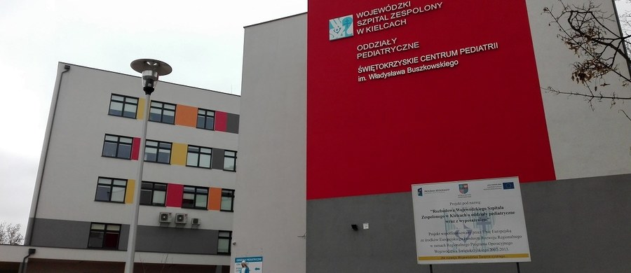 Szpital wojewódzki w Kielcach chce wybudować na oddziałach pediatrycznych salę przeznaczoną dla młodych, agresywnych pacjentów. To dlatego, że coraz więcej młodzieży trafia tam w wyniku zatruć dopalaczami, alkoholem czy narkotykami. Niepełnoletnie osoby awanturują się na oddziałach, zaczepiają innych małych pacjentów, a nawet wszczynają bójki z pielęgniarkami.