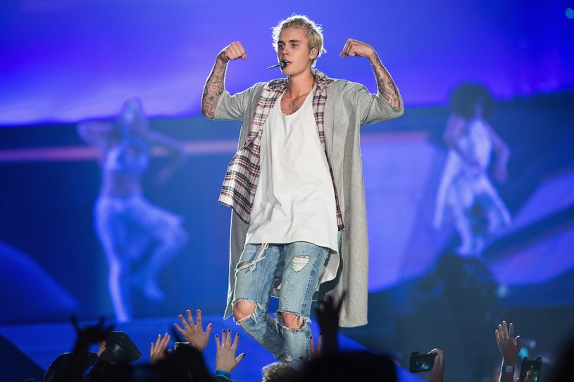 Upomina publiczność na koncertach, przerywa wywiady oraz zarzuca fanom, że traktują się go jak zwierzę w zoo. Ostatnie miesiące dla Justina Biebera to prawdziwa, emocjonalna karuzela. Być może fani na koncercie w Krakowie będą jej częścią.