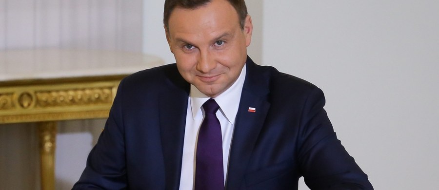 Prezydent Andrzej Duda podpisał ustawę o wsparciu kobiet w ciąży i rodzin "Za życiem", która przewiduje m.in., że z tytułu urodzenia ciężko chorego dziecka przysługiwać będzie jednorazowe świadczenie w wysokości 4 tys. zł - poinformowała Kancelaria Prezydenta. 