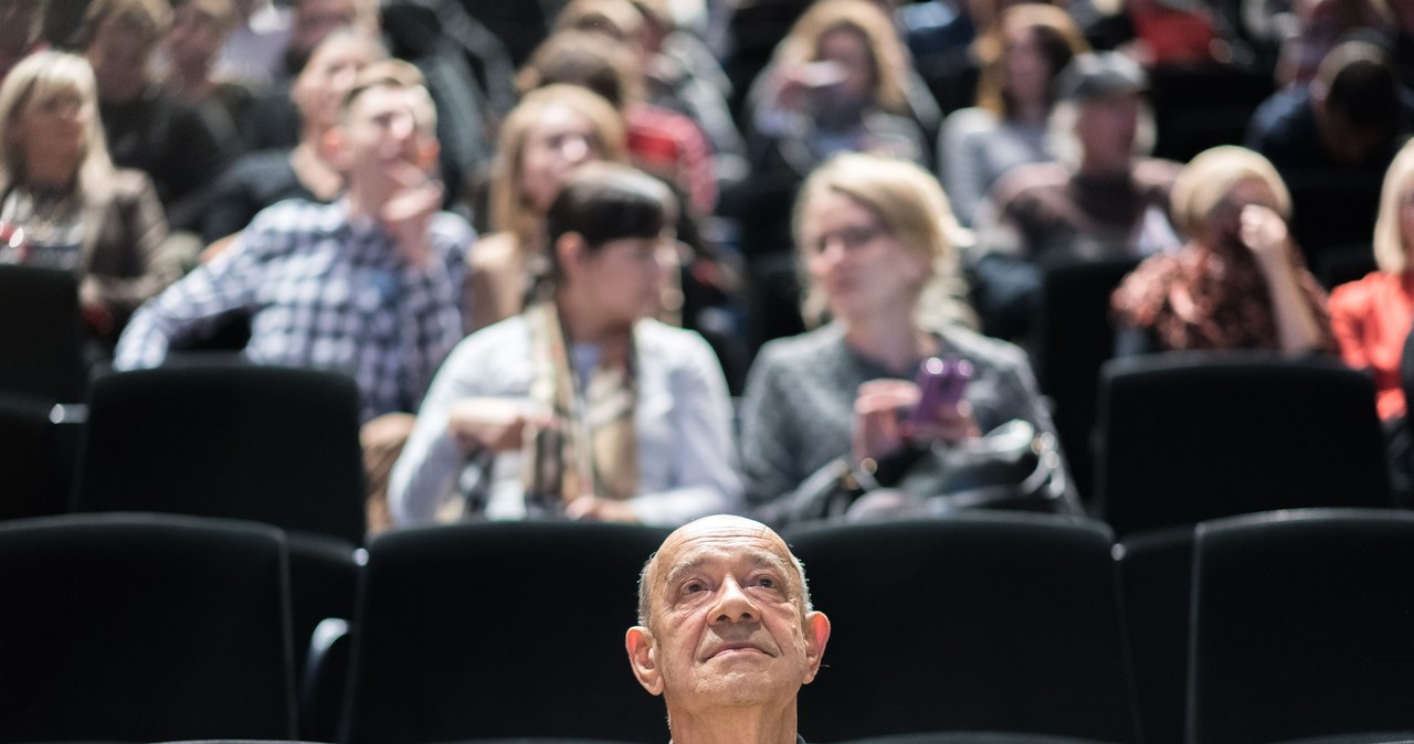 W jednej z największych, liczącej 500 miejsc, sal kinowych Wilna, odbył się w czwartek pokaz filmu "Smoleńsk", w którym uczestniczył jego reżyser Antonii Krauze. W piątek w tejże sali odbędzie się drugi pokaz filmu.