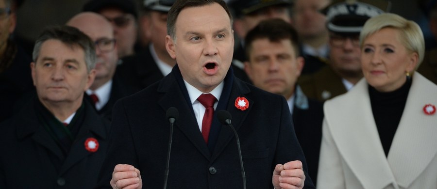 Prezydent Andrzej Duda zaapelował o wspólne prace nad przygotowaniem obchodów 100. rocznicy niepodległości. Wierzę, że może już w 2017, ale przede wszystkim w 2018 r. moglibyśmy razem pójść w jednym marszu ku czci niepodległej Polski - powiedział prezydent.