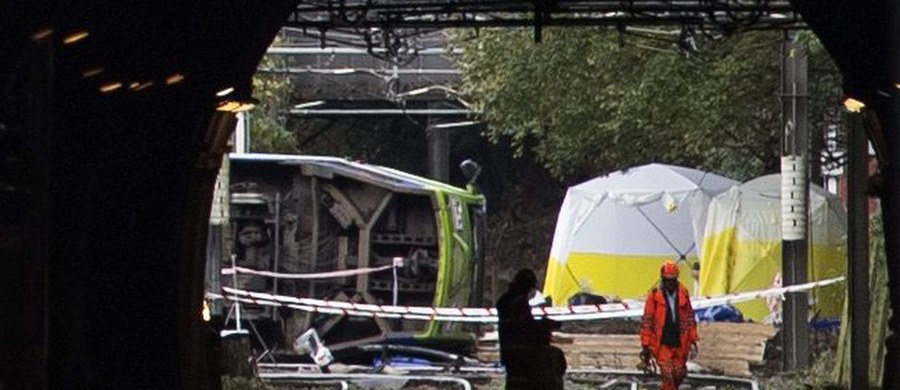 Wśród ofiar wypadku tramwajowego w dzielnicy Croydon w Londynie, w którym zginęło 7 osób, była obywatelka Polski - potwierdziło w niedzielę Ministerstwo Spraw Zagranicznych. Wcześniej taką informację podała brytyjska policja.