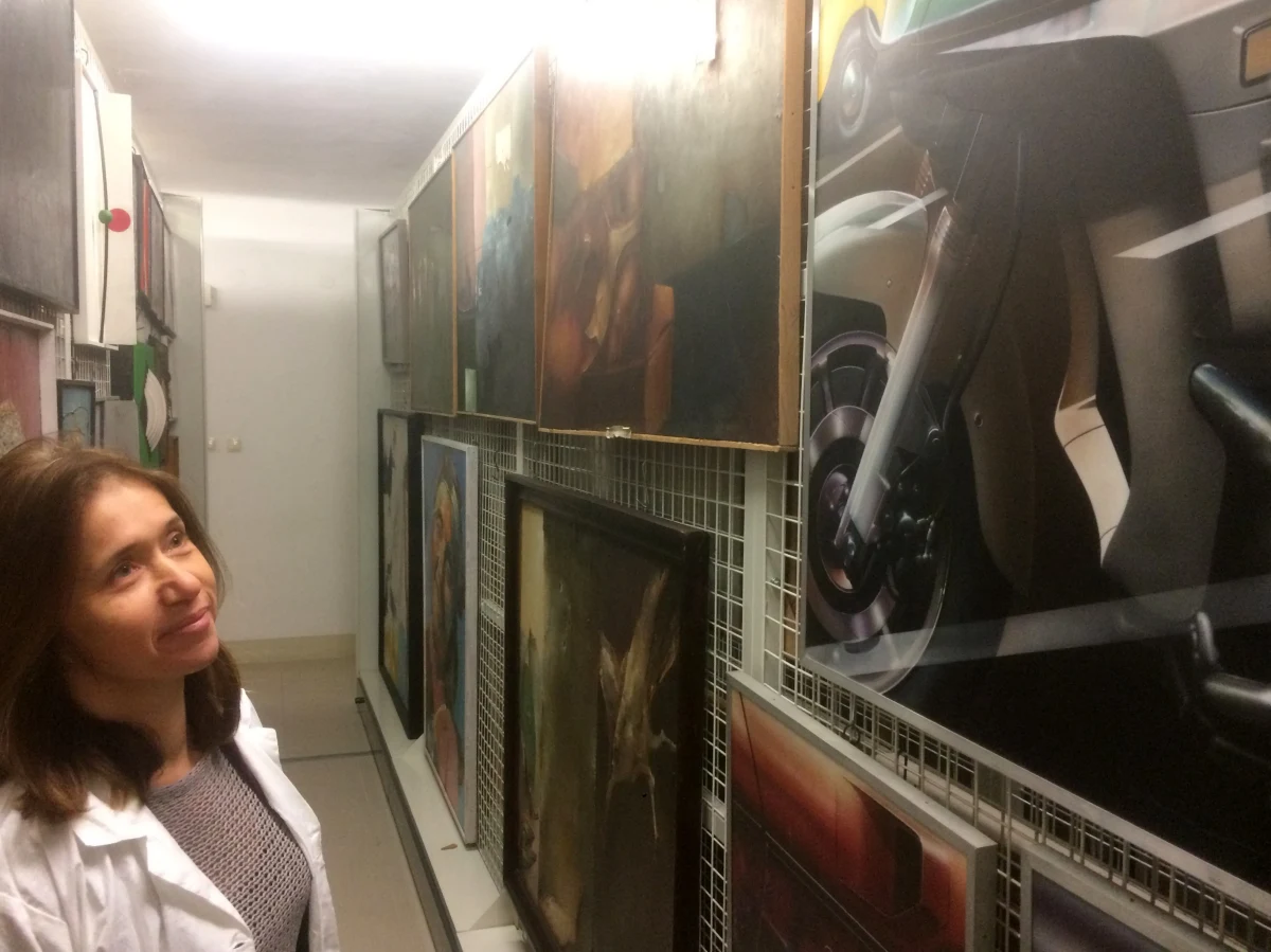 Wystawy są tylko kawałkiem tego, czym żyje lubelski Zamek. To tutaj mamy największe w regionie zaplecze pracowni konserwatorskich i magazyny eksponatów. Przez lata do muzeum trafiało wszystko, co było najważniejsze dla zbiorów regionalnych. W kolejnej odsłonie cyklu Twoje Niesamowite Miejsce sprawdzamy od kuchni, jak działa Muzeum Lubelskie na Zamku w Lublinie.