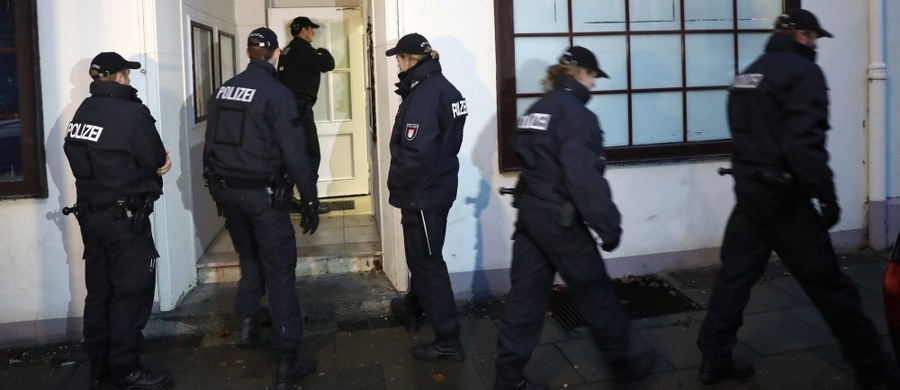 Niemiecka policja przeprowadziła szeroko zakrojoną akcję przeciwko islamistom podejrzanym o wspieranie dżihadystów z Państwa Islamskiego. Policjanci przeszukali 200 mieszkań i biur należących do salafitów ze stowarzyszenia "Prawdziwa religia".