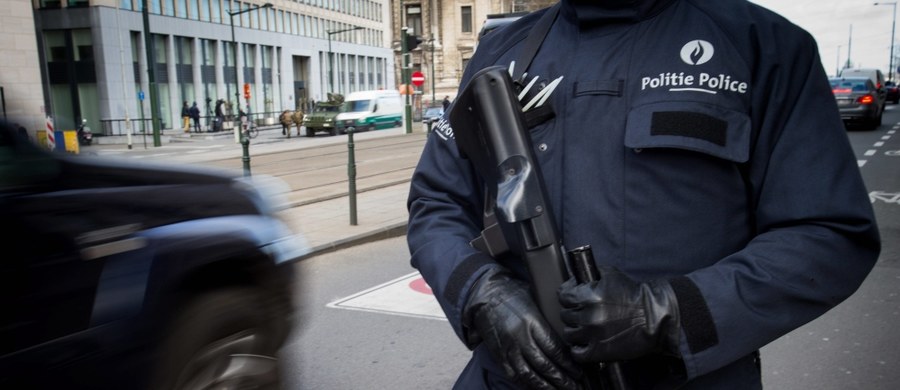 Skandal w Belgii. Telefon Brahima Abdeslama – jednego z terrorystów, którzy wysadzili się w Paryżu rok temu – został odnaleziony w komisariacie policji pod stertą dokumentów. Komórkę przejęto na początku 2015 roku. Media podkreślają, że gdyby nie została zgubiona, można byłoby podjąć próbę udaremnienia paryskich ataków. 