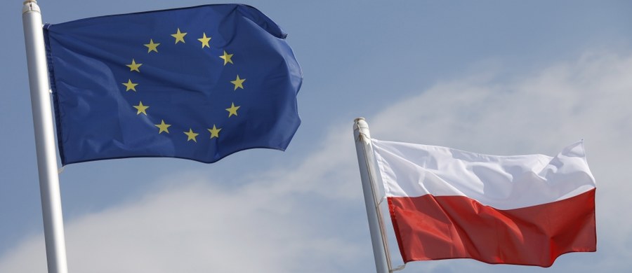 Niemiecki minister ds. europejskich Michael Roth ocenił, że ewentualna dyskusja w gronie państw UE o zastosowaniu wobec Polski artykułu 7. traktatu Unii, który pozwala nałożyć sankcje za łamanie zasad rządów prawa, to sprawa bardzo odległa. 