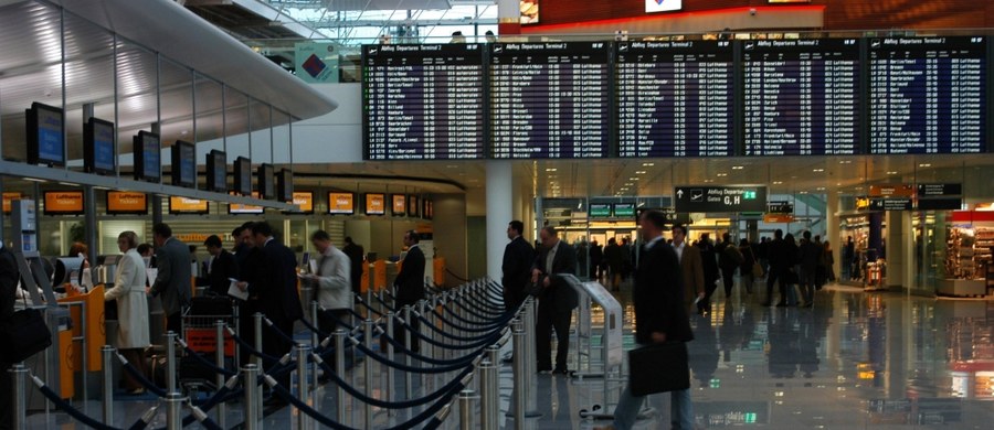 Wstrząsająca historia z Austrii. Na lotnisku Wiedeń-Schwechat matka porzuciła w toalecie noworodka, ponieważ - jak informują lokalne media - "nie chciała spóźnić się na lot". Dziecko zmarło.