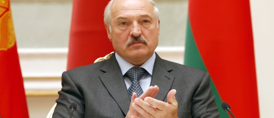 Prezydent Białorusi Alaksandr Łukaszenka zadeklarował zamiar budowania dobrych relacji z Unią Europejską. Wyraził też zaniepokojenie napięciami między UE i Rosją. "Mamy wyjątkową szansę, by nasza współpraca przynosiła obopólne korzyści, które będą sprzyjać rozwojowi gospodarczemu i dobru naszych społeczeństw" - powiedział Łukaszenka. 