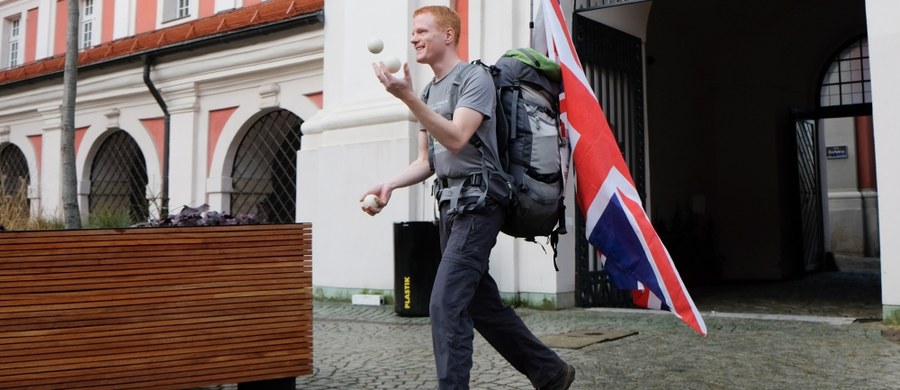 Każdy zasługuje na przygodę życia – mówi Gordon Wilson, który na piechotę pokonał 1,5 tys. km z Leeds w Wielkiej Brytanii do Poznania. W trakcie wyprawy zbierał datki na pomoc ofiarom katastrof.