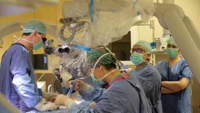 W Olsztynie wszczepiono pacjentom stymulatory mózgu. Na jutro zaplanowano kolejne zabiegi
