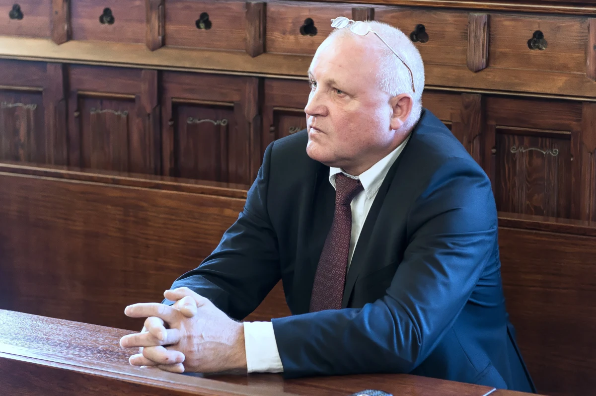 Wrocławski sąd skazał na karę 10 miesięcy więzienia bez zawieszenia Piotra Rybaka za spalenie na wrocławskim Rynku kukły symbolizującej Żyda. "Odwołał się do najgorszych nazistowskich wzorców" - uzasadnił sąd.