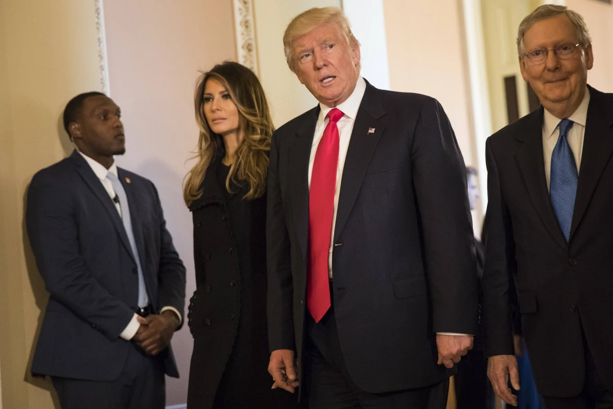 Melania Trump, nowa pierwsza dama, nie zamierza na razie zamieszkać w Białym Domu. Do rezydencji wprowadzi się tylko prezydent. 