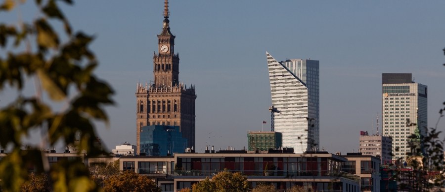 Nawet 3 tysiące złotych grzywny za niestawienie się przed komisją, która ma weryfikować decyzje reprywatyzacyjne w Warszawie - tak zakłada ustawa, która powołuje komisję. Ministerstwo Sprawiedliwości ponad miesiąc zwlekało z pokazaniem projektu. Do dokumentu dotarł dziennikarz RMF FM, Mariusz Piekarski.