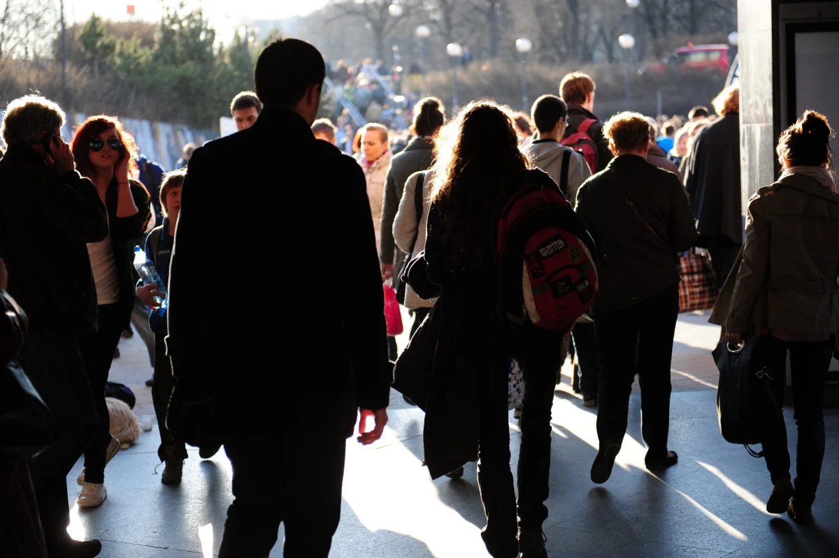 Prawie połowa badanych (47 proc.) uważa, że sytuacja w Polsce zmierza w złym kierunku, a ponad jedna trzecia (36 proc.) - że w dobrym. Zdania nie ma co szósty ankietowany (17 proc.) - wynika z listopadowego sondażu CBOS.