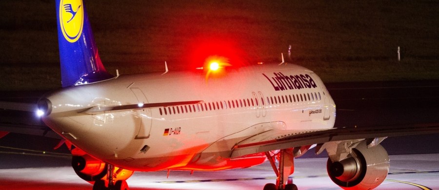 Piloci Lufthansy rozpoczęli o północy strajk, który będzie trwać przez kolejne 48 godzin. Z powodu protestu nie zostanie tego dnia zrealizowanych blisko 900 lotów. Według przewoźnika akcja protestacyjna odbije się na ok. 100 tys. pasażerów.