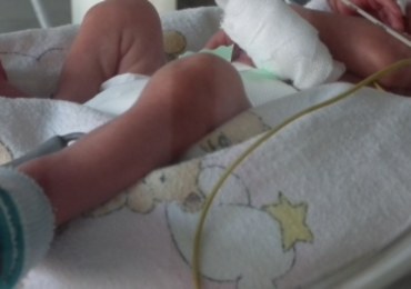 W szpitalu w Chojnicach 13-latka urodziła dziecko. Ojcem jest 20-letni znajomy