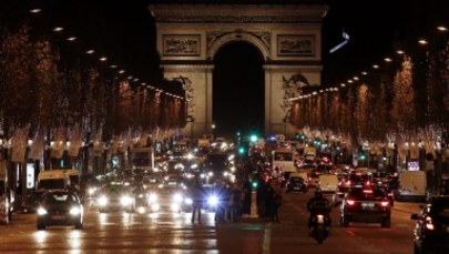Pola Elizejskie, stacje metra, park rozrywki i kościoły. Terroryści ISIS chcieli zaatakować Paryż
