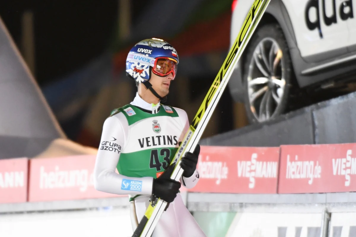 W piątek fanów skoków narciarskich czeka mocne otwarcie sezonu. W pierwszej serii konkursu Pucharu Świata w fińskim Kuusamo wystąpi siedmiu Polaków.