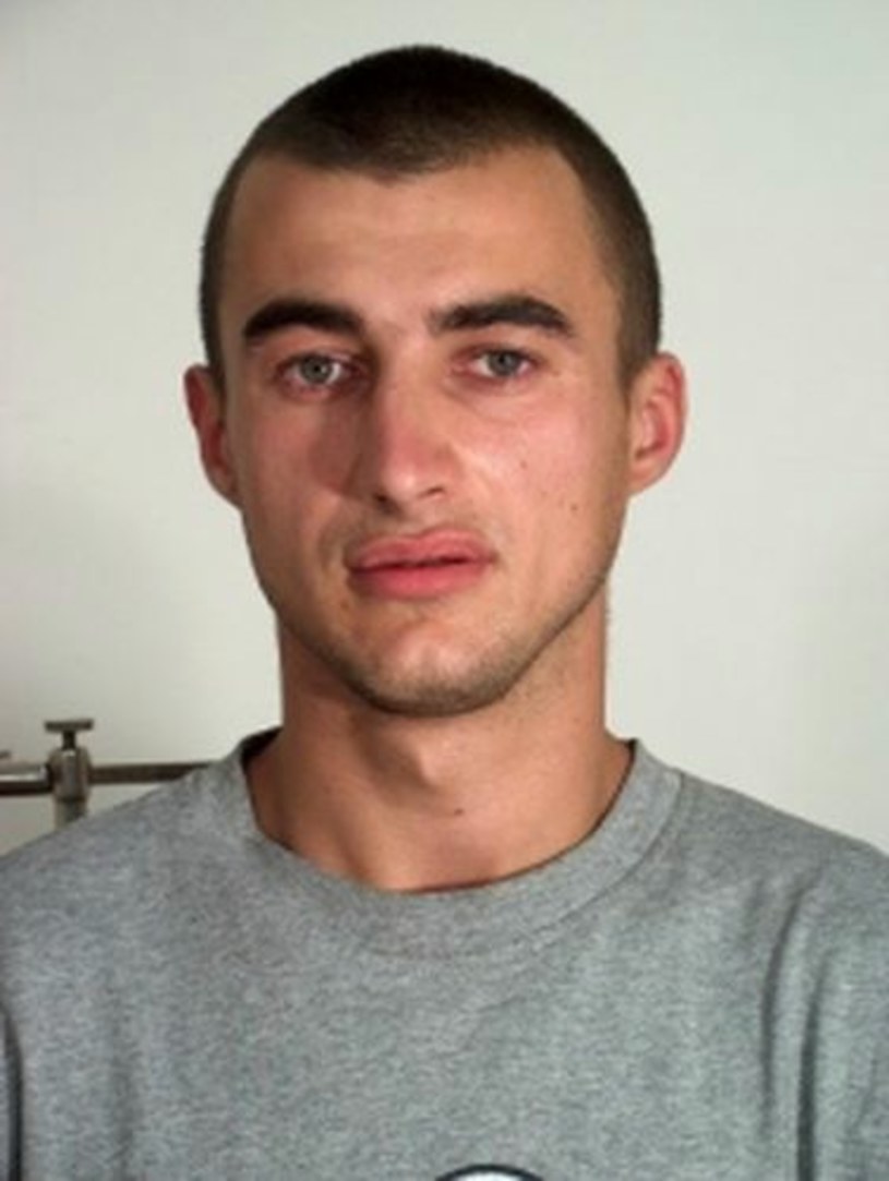 Członek krakowskiej Firmy, Pomidor, poszukiwany jest listem gończym przez polską policję. 