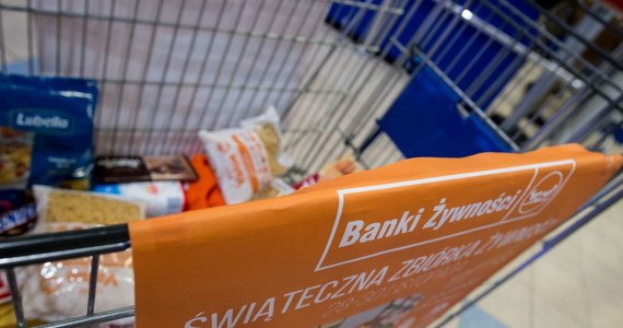 W 3,5 tys. sklepów spożywczych w ponad 500 miejscowościach w Polsce będzie prowadzona 20. Świąteczna Zbiórka Żywności. Potrwa ona do niedzieli. Najbardziej potrzebne są produkty o dłuższym terminie przydatności do spożycia i słodycze.