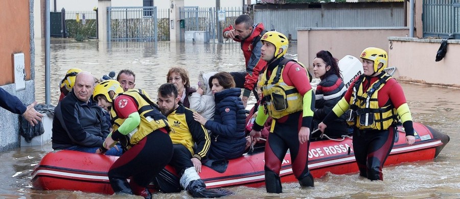 Na 100 mln euro oszacowano wstępnie straty w wyniku powodzi w Ligurii na północy Włoch. Krytyczna sytuacja panuje też w Piemoncie, gdzie zalanych jest kilka miejscowości. W kilku rejonach, w tym na wybrzeżu Ligurii i na terenach u podnóża Alp obowiązuje najwyższy stan alarmowy.