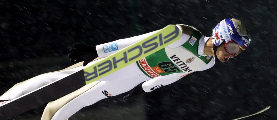 Maciej Kot zajął ósme miejsce w konkursie Pucharu Świata w skokach narciarskich w fińskim Kuusamo. Zwyciężył Niemiec Severin Freund, lider po pierwszej serii.
