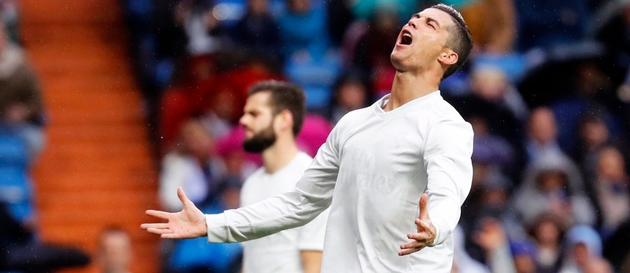 Cristiano Ronaldo zdobył 2 bramki, a Real Madryt pokonał Sporting Gijon 2:1. Lider hiszpańskiej ekstraklasy piłkarskiej może mówić o sporym szczęściu, bo rywale w końcówce nie wykorzystali rzutu karnego. Cztery gole puścił Przemysław Tytoń i Deportivo uległo Maladze 3:4.