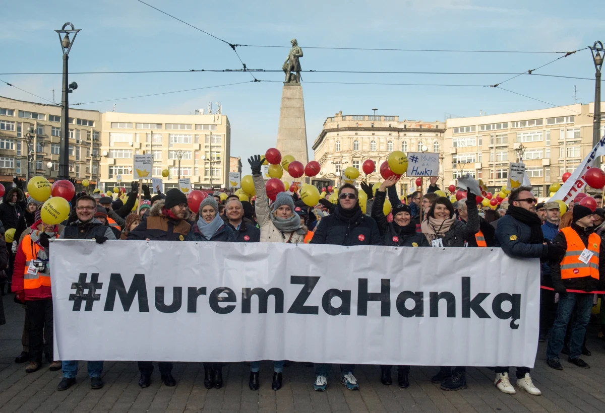 Ulicą Piotrkowską w Łodzi przeszedł marsz poparcia dla prezydent miasta Hanny Zdanowskiej, której gorzowska prokuratura postawiła zarzuty związane z poświadczeniem nieprawdy w dokumentach w celu uzyskania kredytów. Uczestniczyła w nim również prezydent Zdanowska.