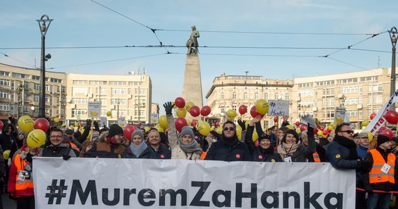 Ulicą Piotrkowską w Łodzi przeszedł marsz poparcia dla prezydent miasta Hanny Zdanowskiej, której gorzowska prokuratura postawiła zarzuty związane z poświadczeniem nieprawdy w dokumentach w celu uzyskania kredytów. Uczestniczyła w nim również prezydent Zdanowska.