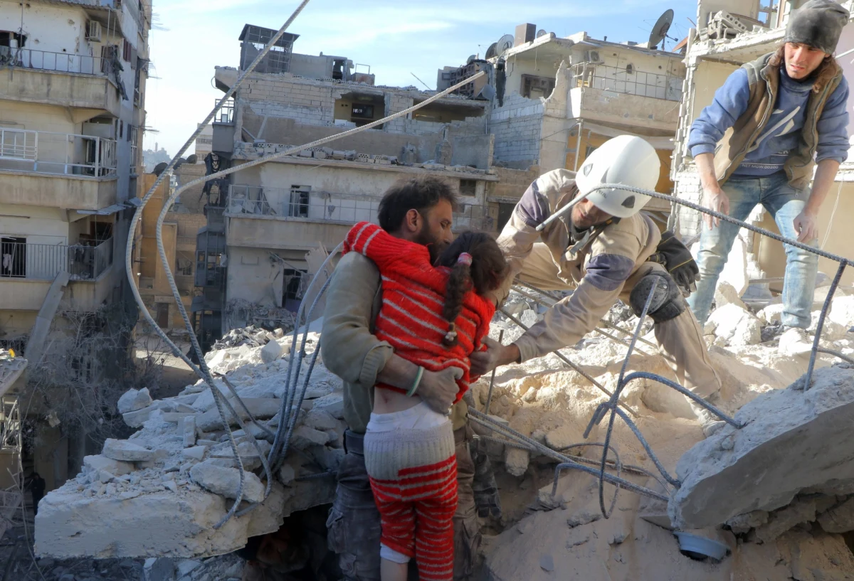 Ponad 400 cywilów uciekło w nocy z dzielnic kontrolowanych przez rebeliantów we wschodniej części miasta Aleppo do stref opanowanych przez syryjskie siły rządowe - poinformowała organizacja Syryjskie Obserwatorium Praw Człowieka.