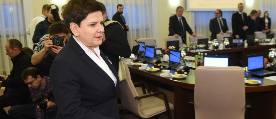 ​Gimnazja, podatki, reprywatyzacja i - kolejny już raz - Trybunał Konstytucyjny. Takie będą w tym tygodniu tematy dyskusji politycznych. Przeglądając kalendarz pracy posłów, senatorów i ministrów już teraz można powiedzieć, że to będzie tydzień pełen emocji. 