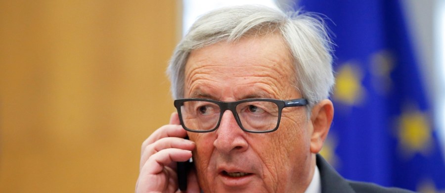 Przewodniczący Komisji Europejskiej Jean-Claude Juncker powiedział dziennikowi "La Stampa", że "odwracanie się plecami do Włoch", zmagających się z kryzysem migracyjnym, jest "skandaliczne". "Wszyscy muszą przyjąć minimum uchodźców, bez wyjątku"- dodał.