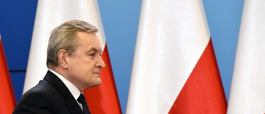 "To była opinia pana wicepremiera Glińskiego, nie opinia rządu" - tak szefowa MEN skomentowała w Porannej rozmowie w RMF FM stwierdzenie ministra kultury, że w TVP jest "dom wariatów". "Bardzo szanuję telewizję publiczną. Generalnie szanuję media" - zapewniła Anna Zalewska.