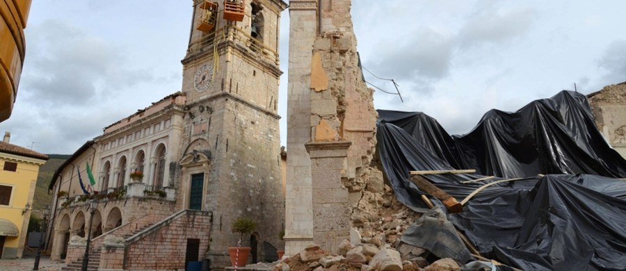 ​Minister kultury zadeklarował, że wyśle do Włoch polskich specjalistów w rekonstrukcji zabytków, którzy pomogą przy zniszczonych w skutek trzęsienia ziemi zabytkach. Polscy konserwatorzy są w pełni przygotowani, by rozpocząć prace w Abruzji w 2017 roku - zadeklarował.