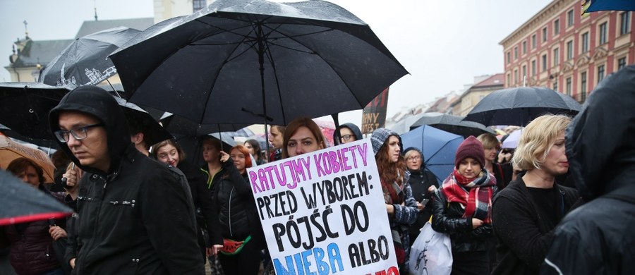Ponad połowa Polaków (58 proc.) jest przeciwna zmianom przepisów dot. przerywania ciąży - wynika z sondażu CBOS. Za liberalizacją prawa opowiada się 27 proc. badanych, za jego zaostrzeniem - jedynie 7 proc.