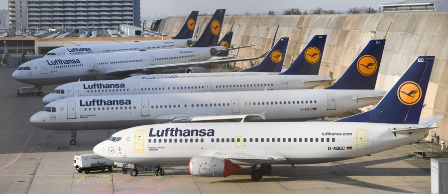 Z powodu wznowionego przez pilotów niemieckiej Lufthansy strajku, jutro i w środę zostanie odwołanych 51 połączeń między Polską a Niemcami - poinformował przewoźnik. Najwięcej, 27 rejsów, dotyczy Warszawy, 20 Krakowa, a cztery - Poznania. W sumie Lufthansa odwoła 816 jutrzejszych i 890 środowych lotów. Przypomnijmy, że pracownicy niemieckiego przewoźnika strajkowali już w ubiegłym tygodniu. Nie przyjęli także propozycji złożonej przez firmę. Dotyczyła ona m.in. podwyżek.