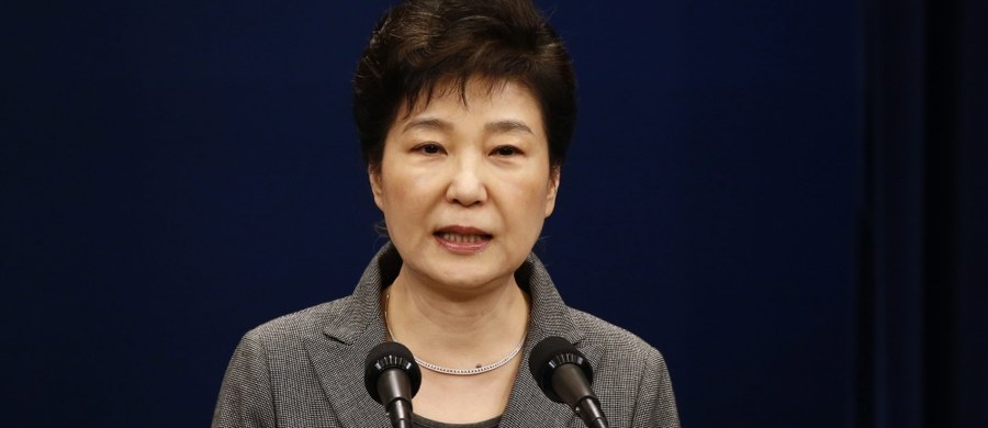 Zamieszana w skandal korupcyjny prezydent Korei Południowej Park Geun Hie zapowiedziała, że zrezygnuje ze stanowiska jeśli parlament opracuje plan bezpiecznego przekazania władzy. Ustąpienia Park domagają się tysiące demonstrantów i opozycja.