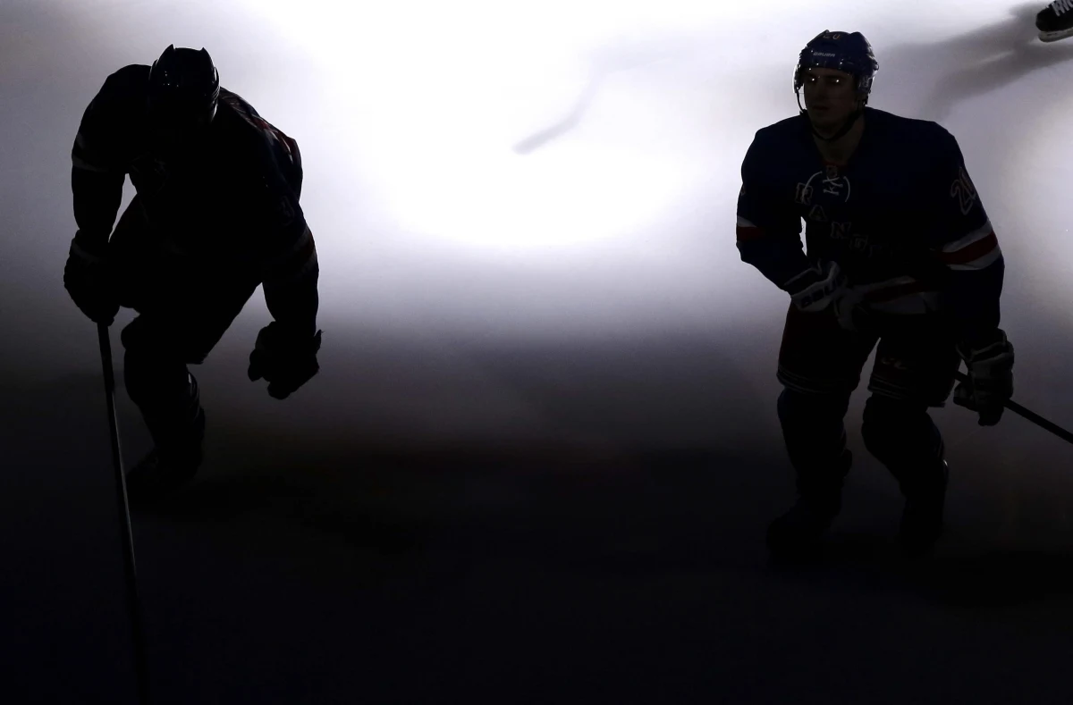 New York Rangers zajęli pierwsze miejsce w przygotowywanym co roku przez magazyn "Forbes" rankingu najdroższych klubów najlepszej hokejowej ligi świata - NHL. Ich wartość oszacowana została na 1,25 miliarda dolarów. Na czele zestawienia klub znalazł się drugi raz z rzędu.