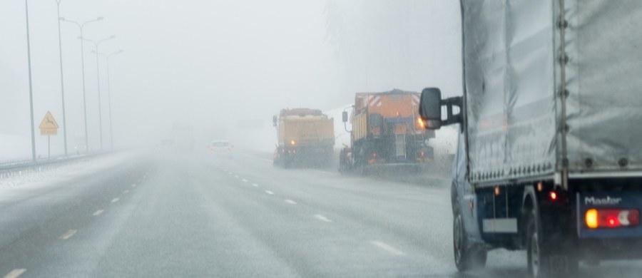 ​Instytut Meteorologii i Gospodarki Wodnej wydał ostrzeżenia dla 14 województw. Będzie mocno wiało niemal w całej Polsce, a mieszkańcy Polski Południowej musza liczyć się z intensywnymi opadami śniegu.
