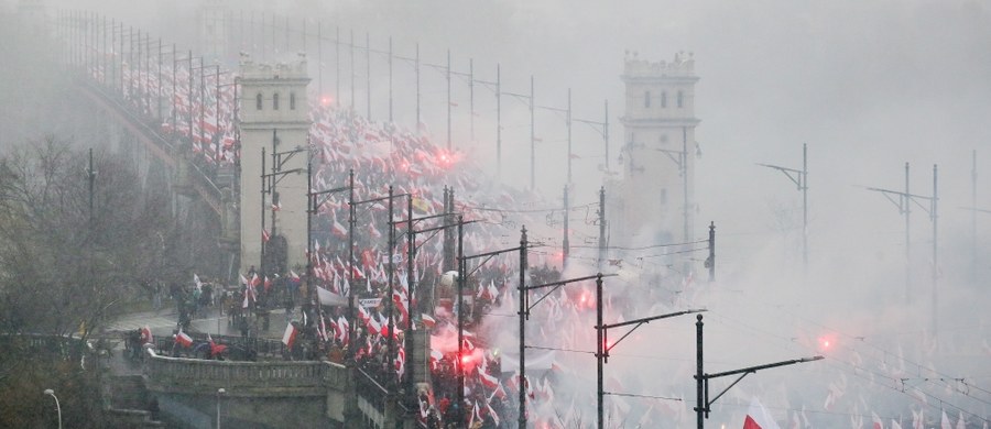 Okrzykami "Komuna wróciła!" zakończyło się sejmowe głosowanie nad nowelizacją ustawy Prawo o zgromadzeniach. Przyjęte właśnie przepisy dają władzom możliwość decydowania o tym, kto może demonstrować i ma w tym pierwszeństwo w danym czasie i miejscu.